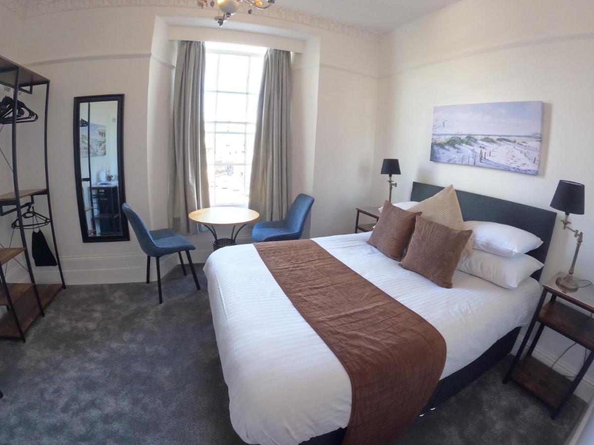 The Grove 3* Falmouth